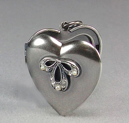 Herz Medaillon mit Dekor silber